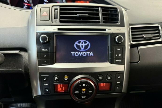 toyota-verso-bensin-2013-big-10