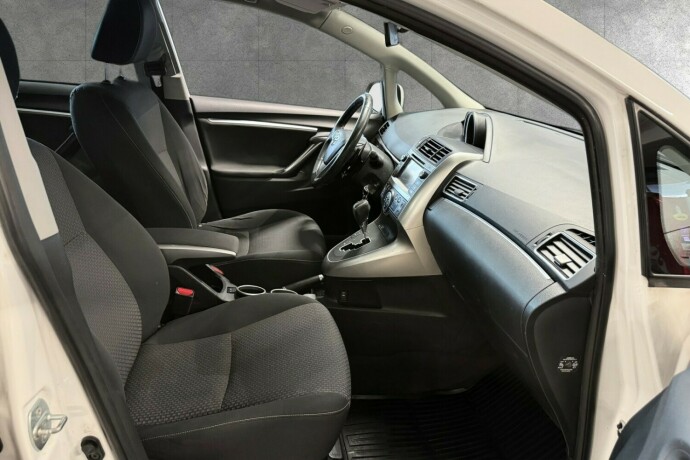 toyota-verso-bensin-2013-big-16