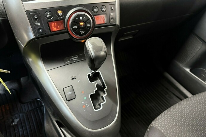 toyota-verso-bensin-2013-big-15