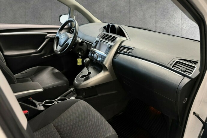 toyota-verso-bensin-2013-big-14