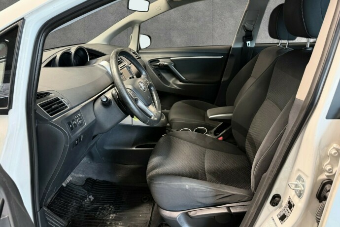 toyota-verso-bensin-2013-big-12