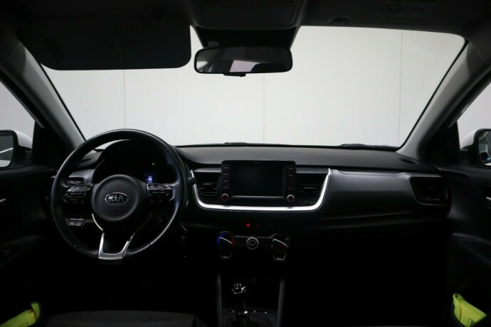 kia-stonic-bensin-2018-big-12