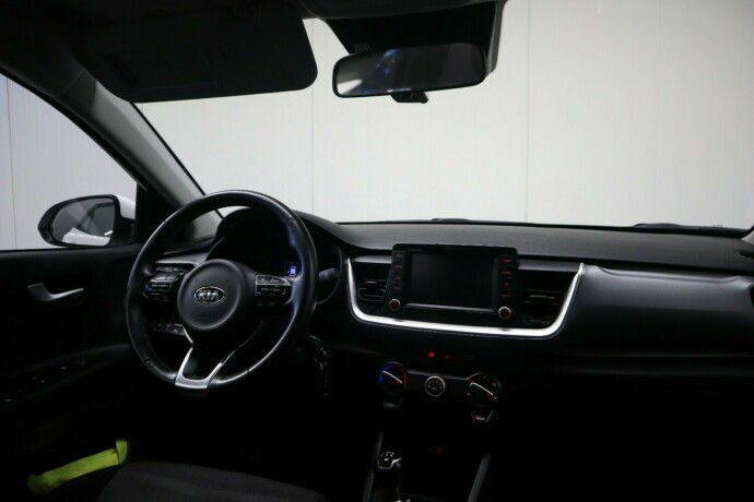 kia-stonic-bensin-2018-big-15