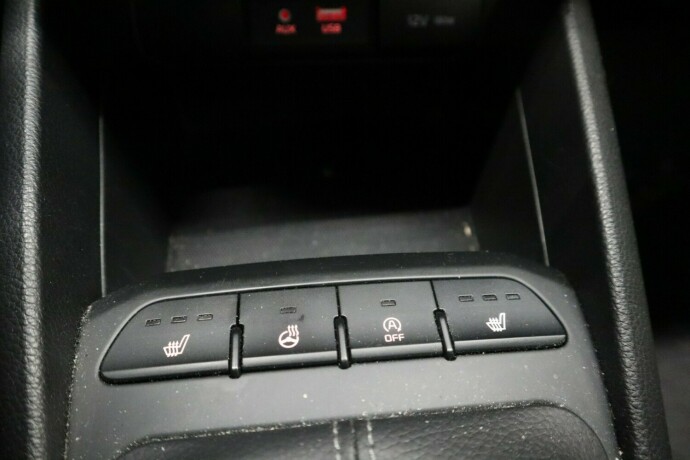 kia-stonic-bensin-2018-big-26