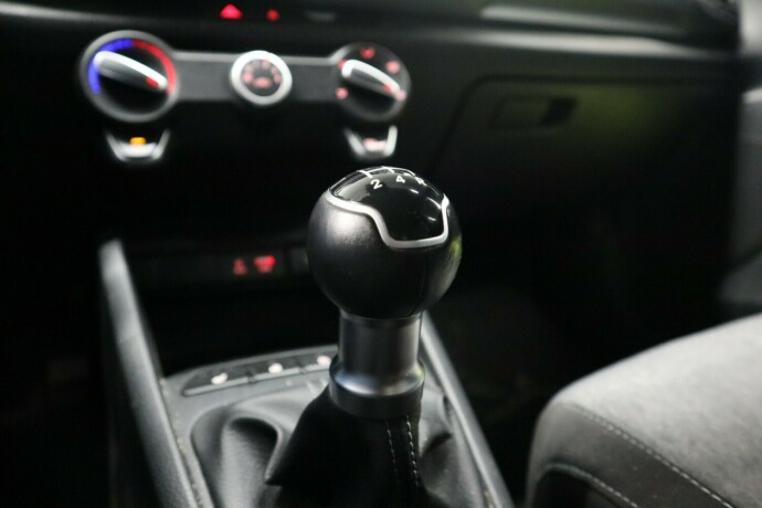 kia-stonic-bensin-2018-big-27