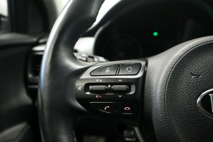 kia-stonic-bensin-2018-big-18