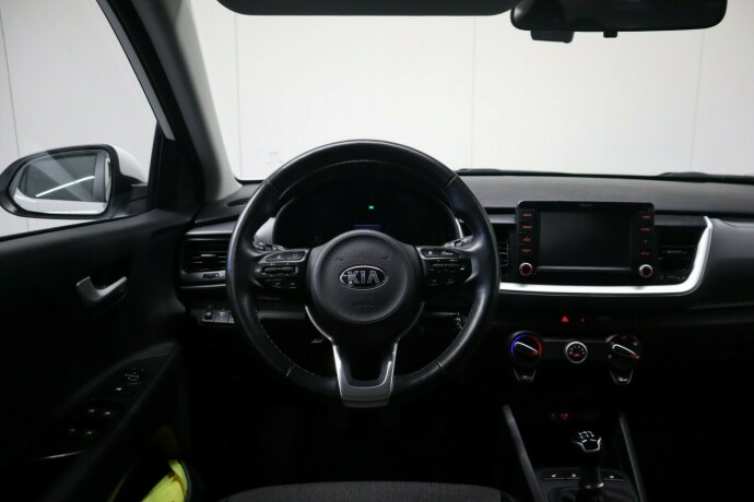 kia-stonic-bensin-2018-big-13