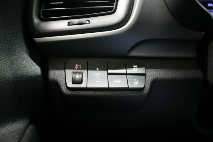 kia-stonic-bensin-2018-big-24