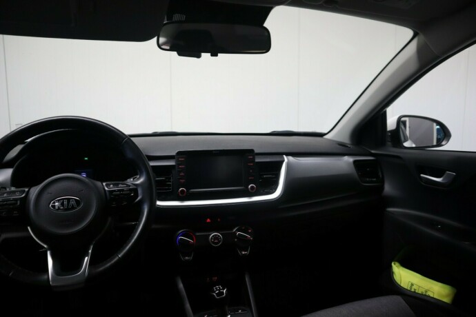 kia-stonic-bensin-2018-big-14