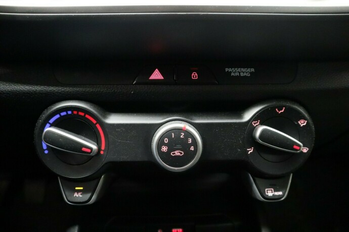 kia-stonic-bensin-2018-big-25