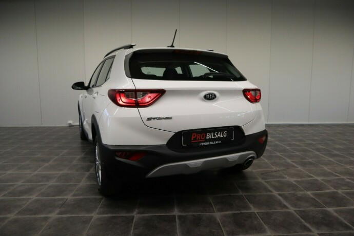 kia-stonic-bensin-2018-big-1