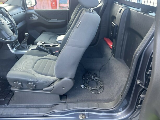 nissan-navara-diesel-2011-big-11