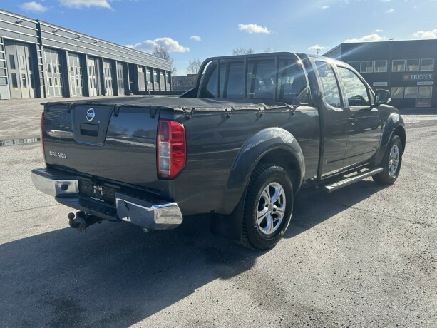 nissan-navara-diesel-2011-big-6