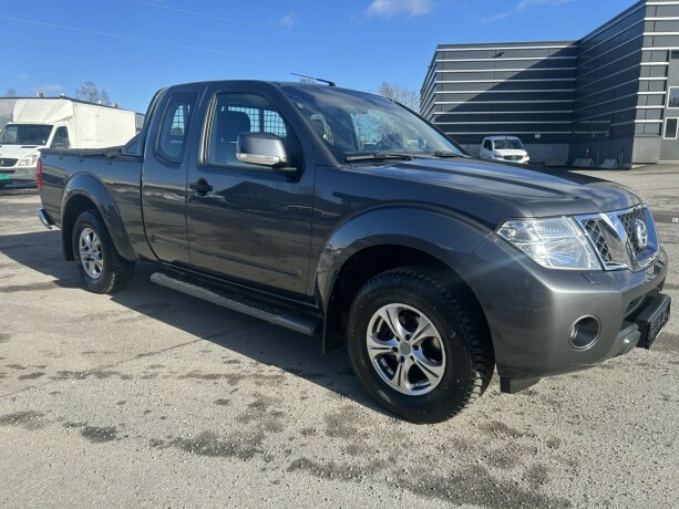 nissan-navara-diesel-2011-big-0