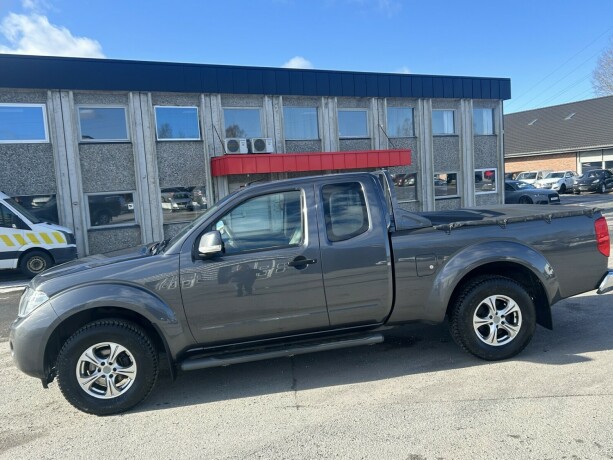 nissan-navara-diesel-2011-big-3