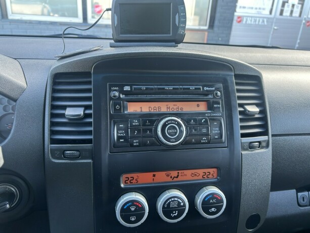 nissan-navara-diesel-2011-big-20