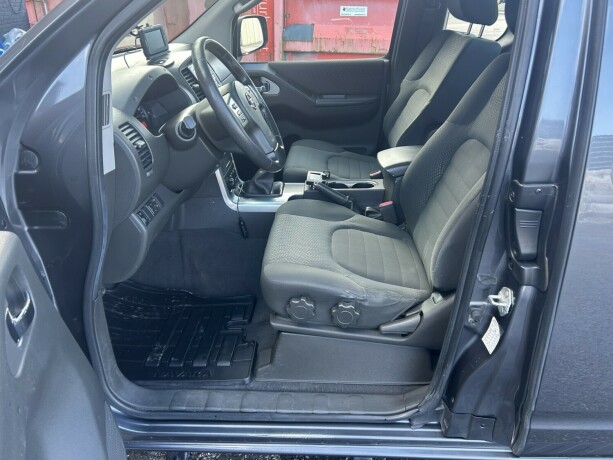 nissan-navara-diesel-2011-big-10