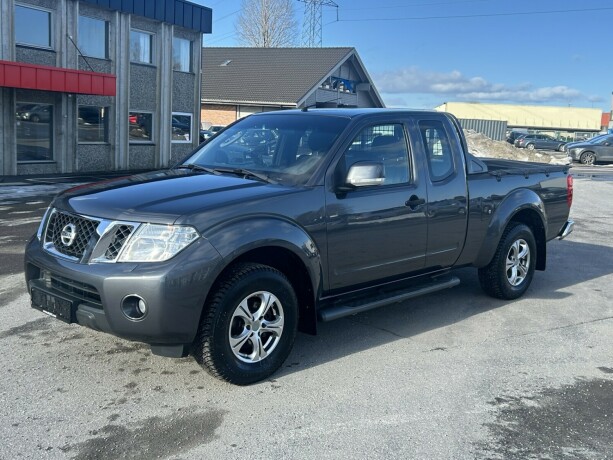 nissan-navara-diesel-2011-big-2