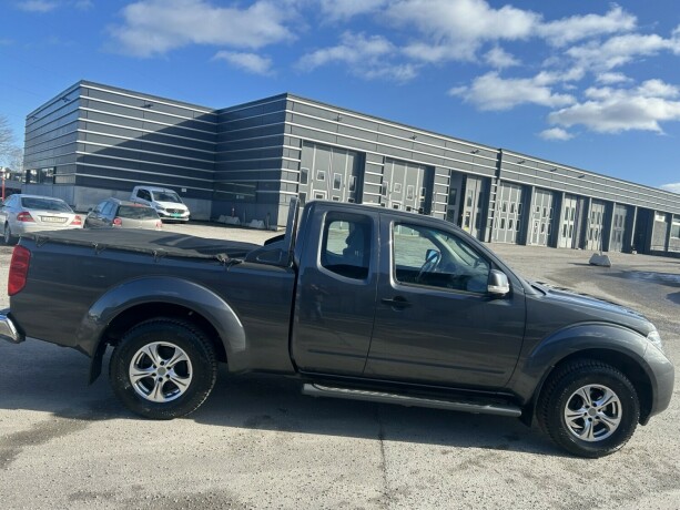 nissan-navara-diesel-2011-big-7