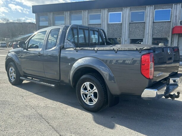 nissan-navara-diesel-2011-big-4