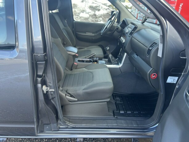 nissan-navara-diesel-2011-big-8