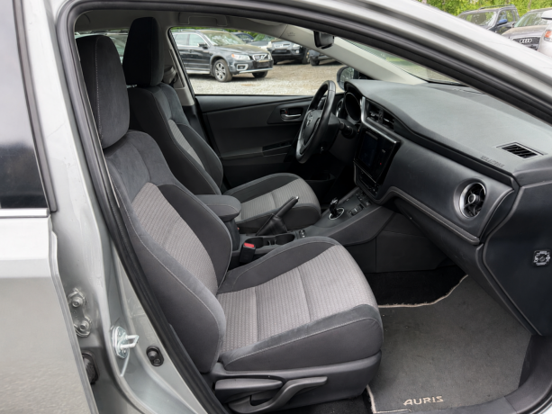 toyota-auris-elektrisitetbensin-2017-big-31