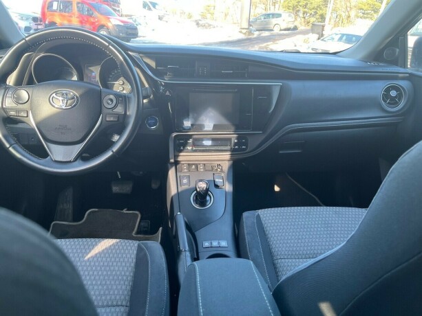 toyota-auris-elektrisitetbensin-2017-big-5