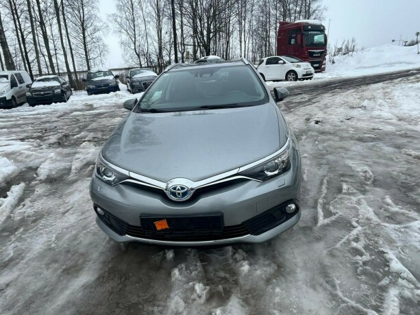 toyota-auris-elektrisitetbensin-2017-big-1