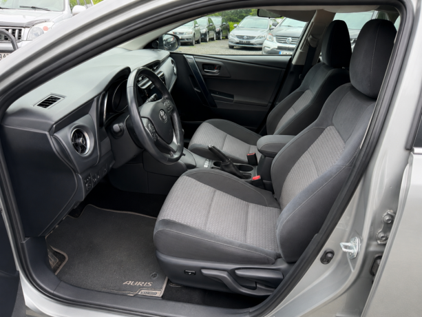 toyota-auris-elektrisitetbensin-2017-big-30