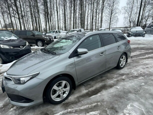 toyota-auris-elektrisitetbensin-2017-big-2