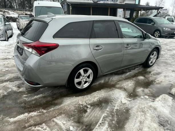 toyota-auris-elektrisitetbensin-2017-big-4