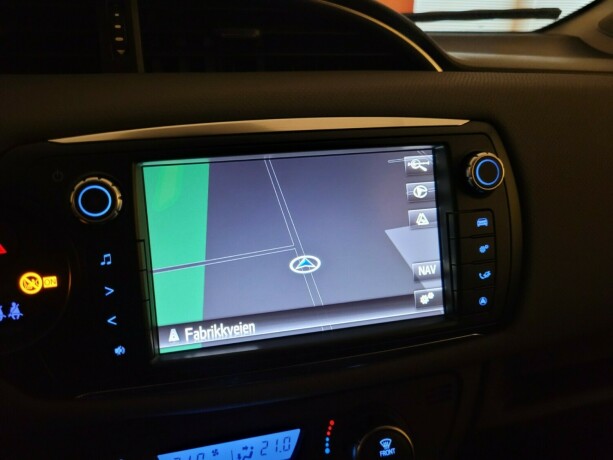 toyota-yaris-elektrisitetbensin-2015-big-24