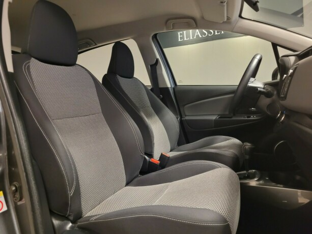 toyota-yaris-elektrisitetbensin-2015-big-13