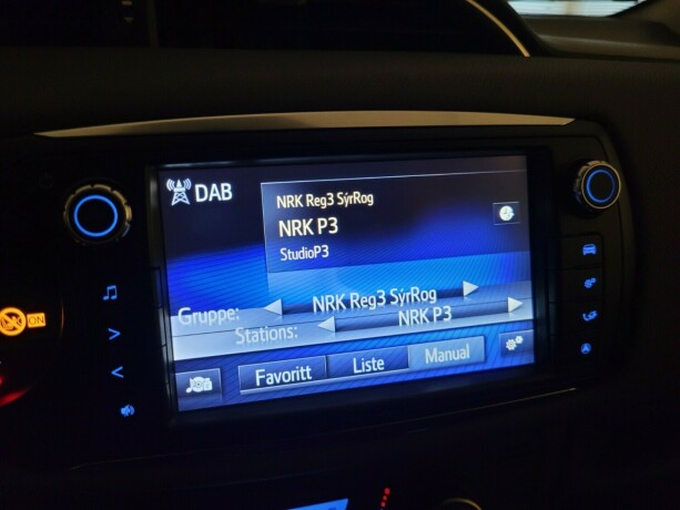 toyota-yaris-elektrisitetbensin-2015-big-23