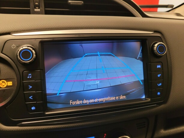 toyota-yaris-elektrisitetbensin-2015-big-22