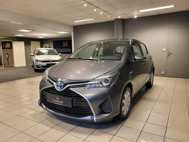 toyota-yaris-elektrisitetbensin-2015-big-9