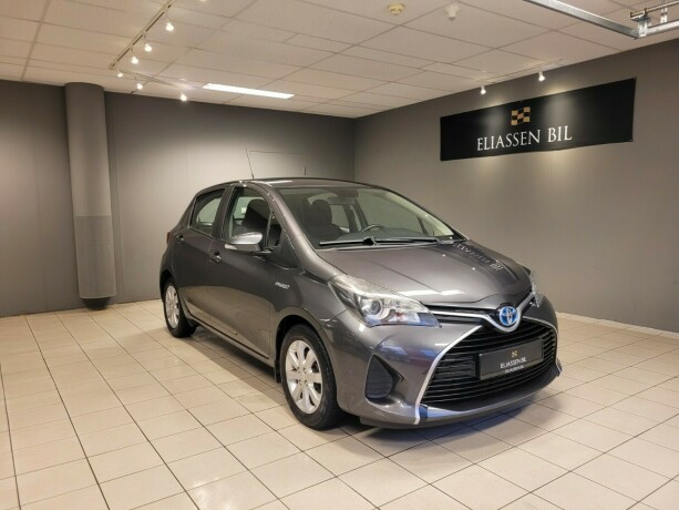 toyota-yaris-elektrisitetbensin-2015-big-11