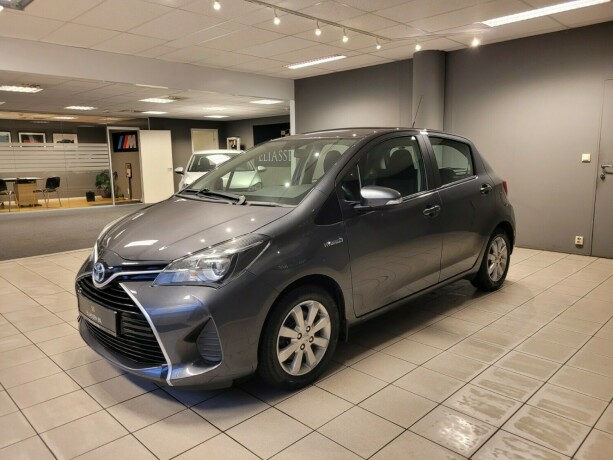 toyota-yaris-elektrisitetbensin-2015-big-8