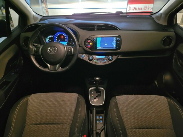 toyota-yaris-elektrisitetbensin-2015-big-25
