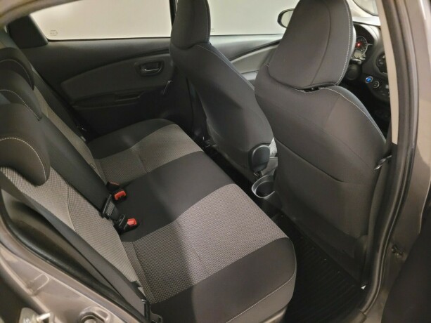 toyota-yaris-elektrisitetbensin-2015-big-16