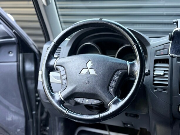 mitsubishi-pajero-diesel-2010-big-10