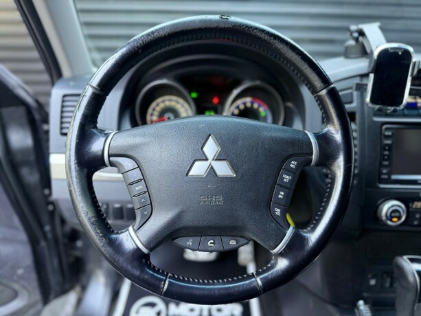 mitsubishi-pajero-diesel-2010-big-11