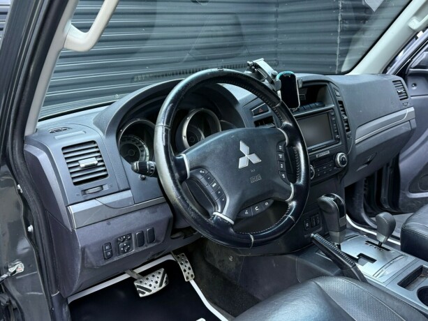mitsubishi-pajero-diesel-2010-big-8