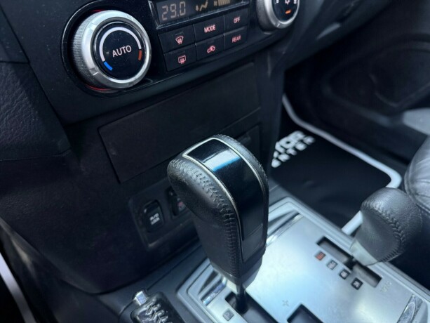 mitsubishi-pajero-diesel-2010-big-19