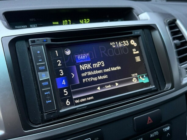 toyota-hilux-diesel-2015-big-23