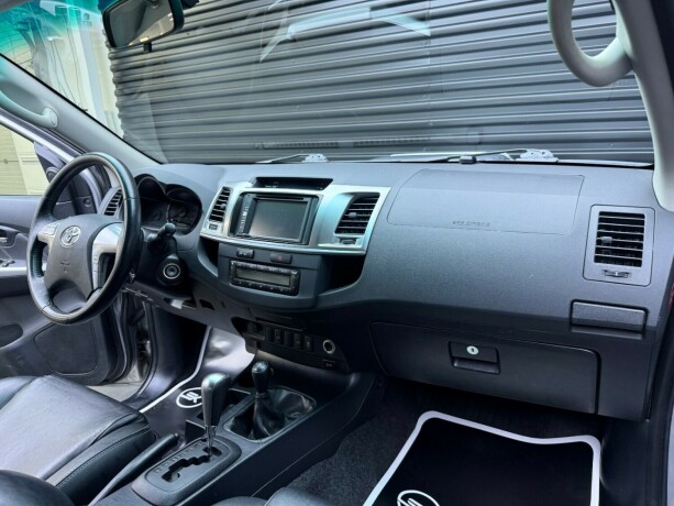 toyota-hilux-diesel-2015-big-13