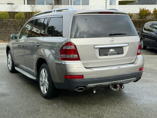 mercedes-benz-gl-diesel-2009-big-3
