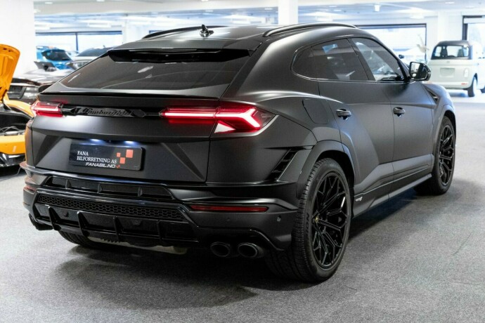lamborghini-urus-bensin-2023-big-2
