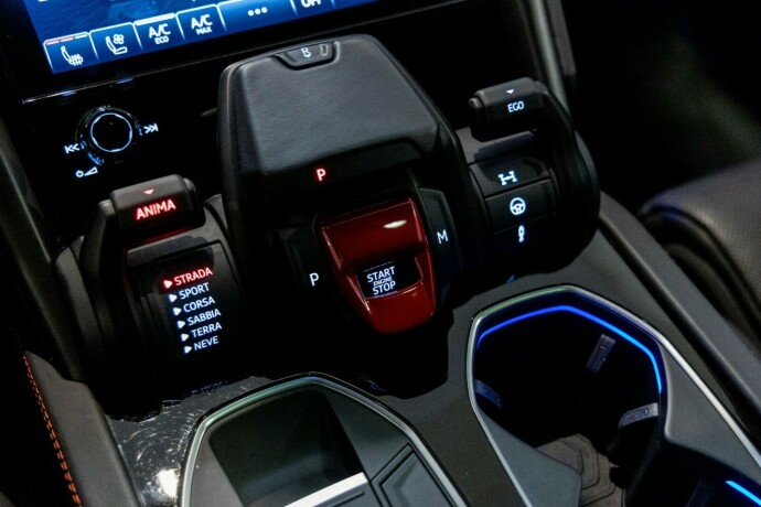 lamborghini-urus-bensin-2023-big-35