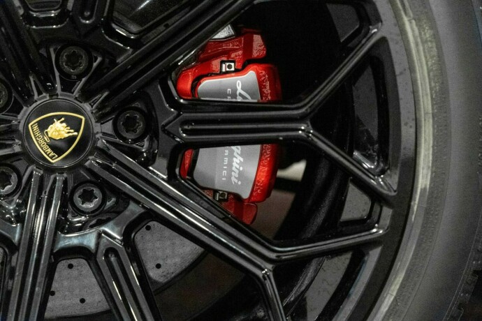 lamborghini-urus-bensin-2023-big-9